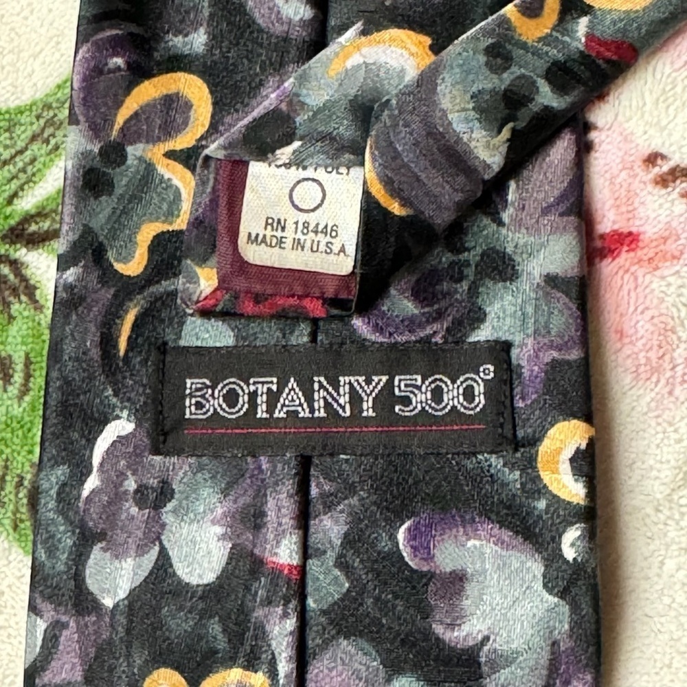 Elegant Floral Tie - Black and Gold - Picture 2 of 3